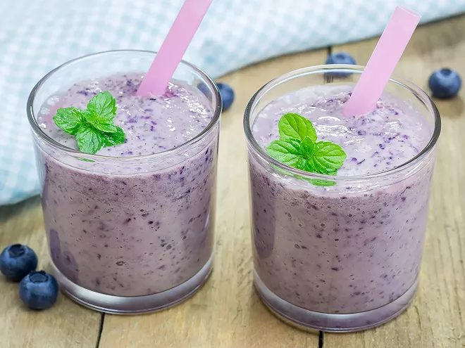 Smoothie-Mangue-Myrtilles.webp